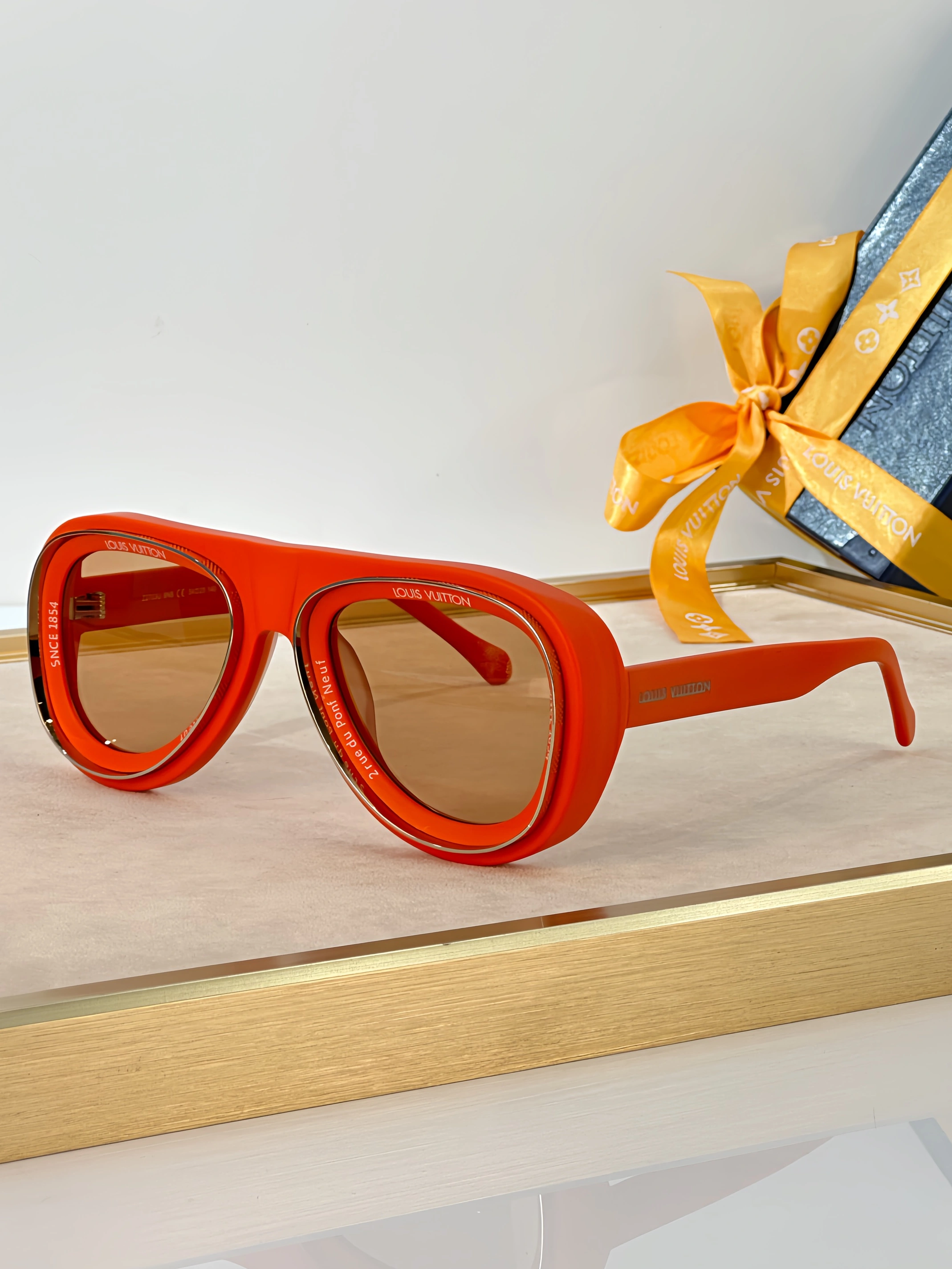 Classic 3967 Louis Vuitton AAA Quality Sunglasses
