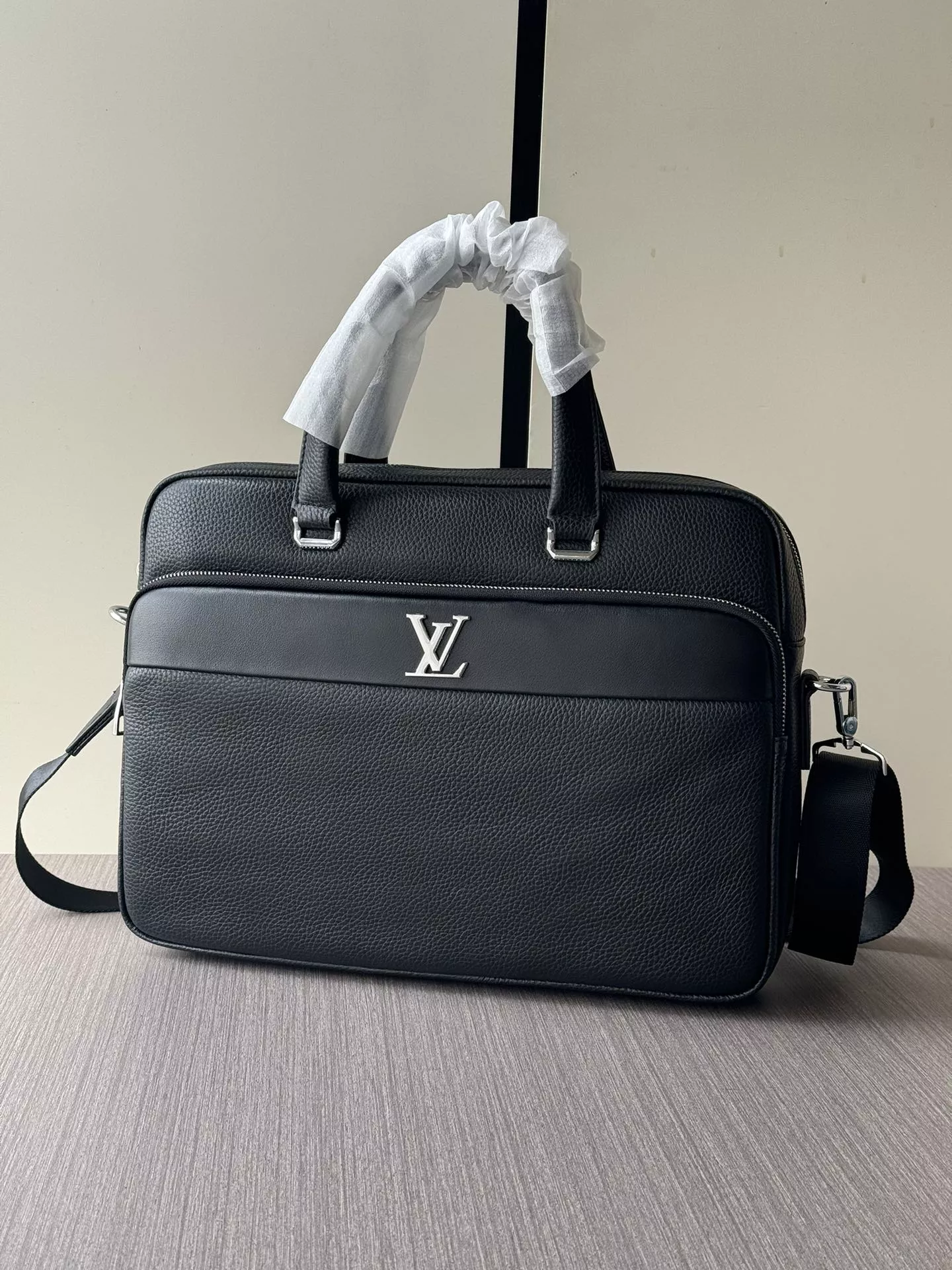 Classic 4047 Louis Vuitton AAA Man Handbags