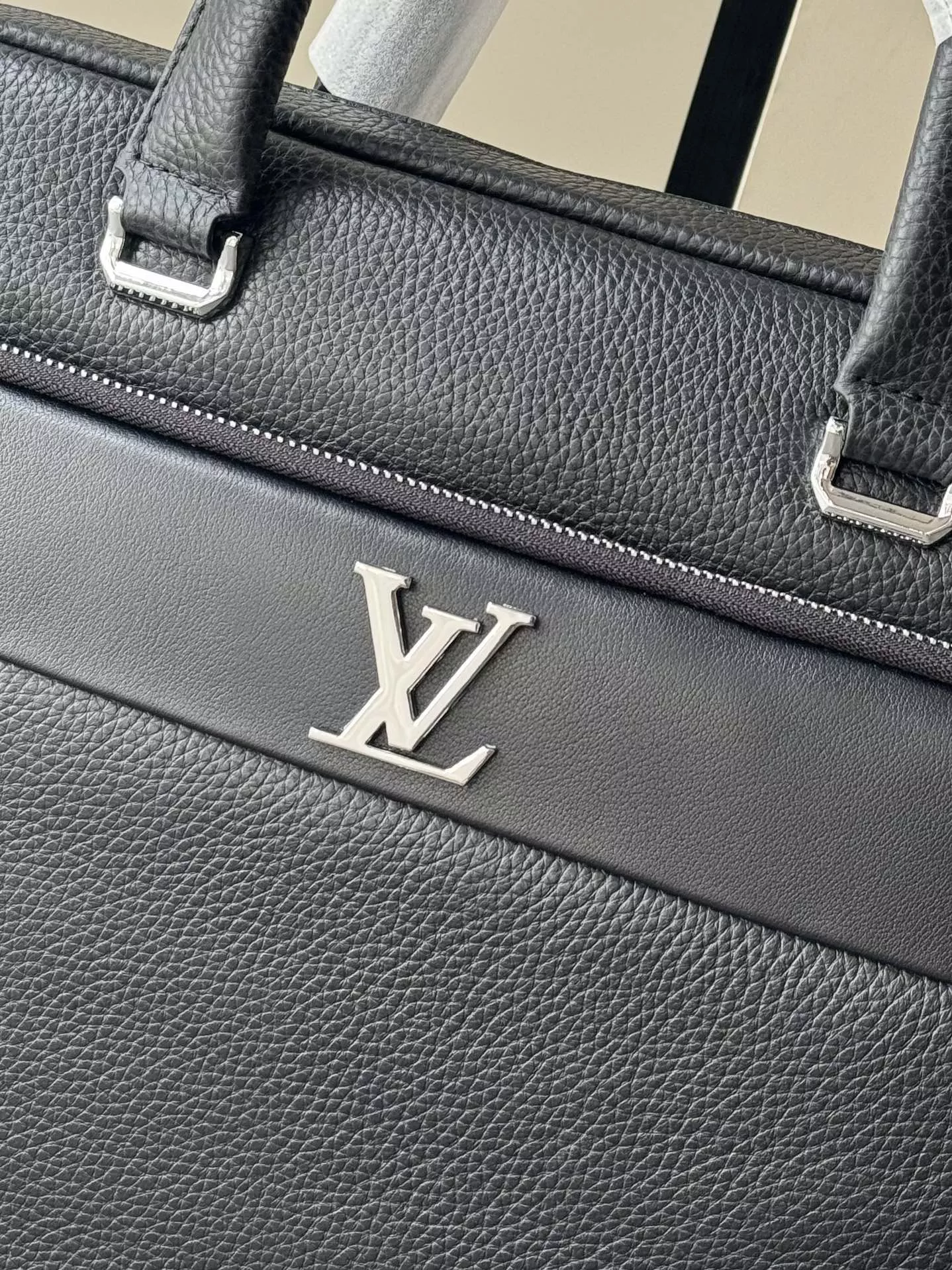 Classic 4047 Louis Vuitton AAA Man Handbags