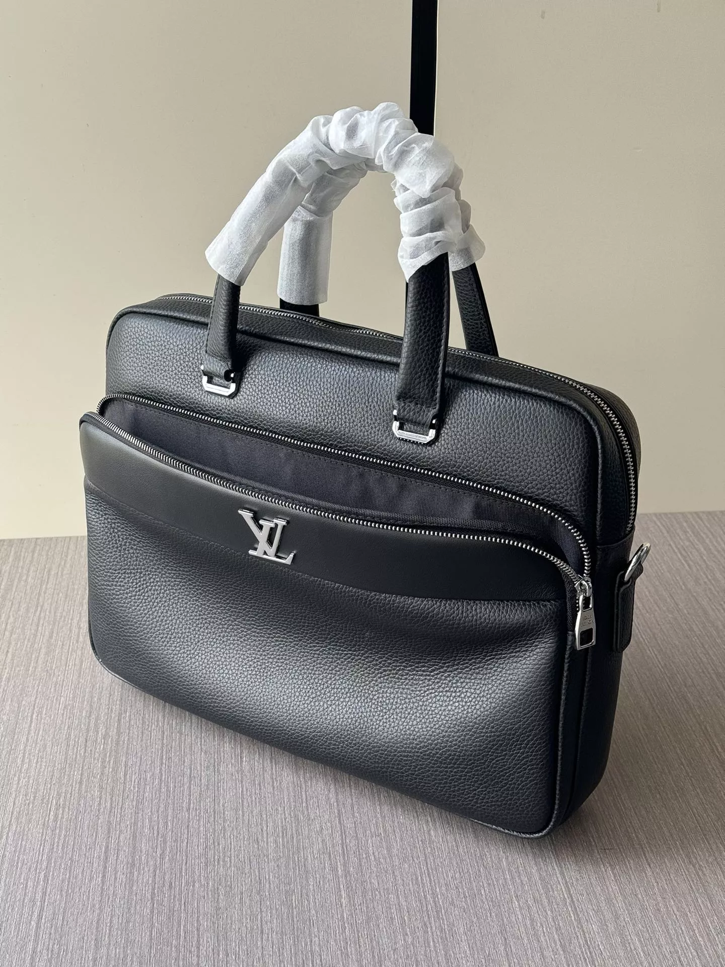 Classic 4047 Louis Vuitton AAA Man Handbags
