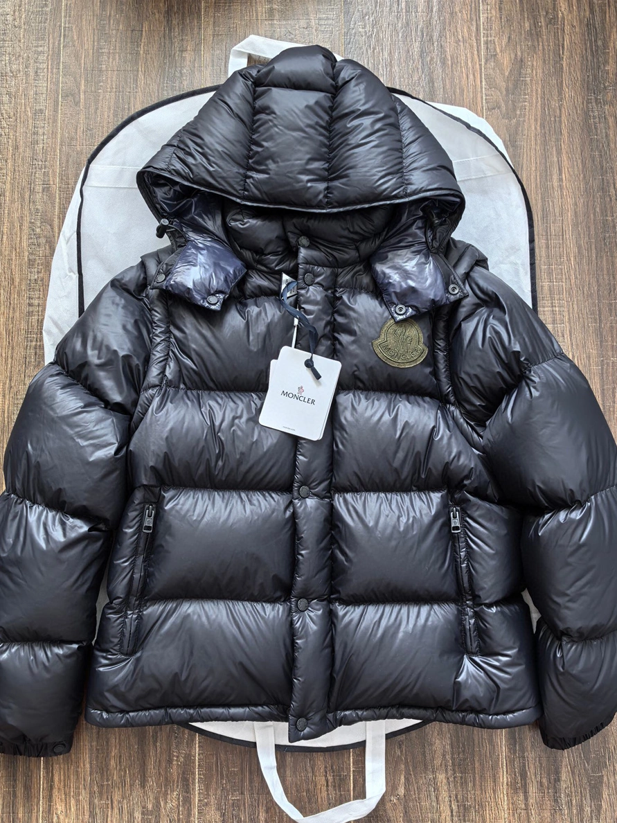 Classic 4541 Moncler Down Feather Coat Long Sleeved For Unisex