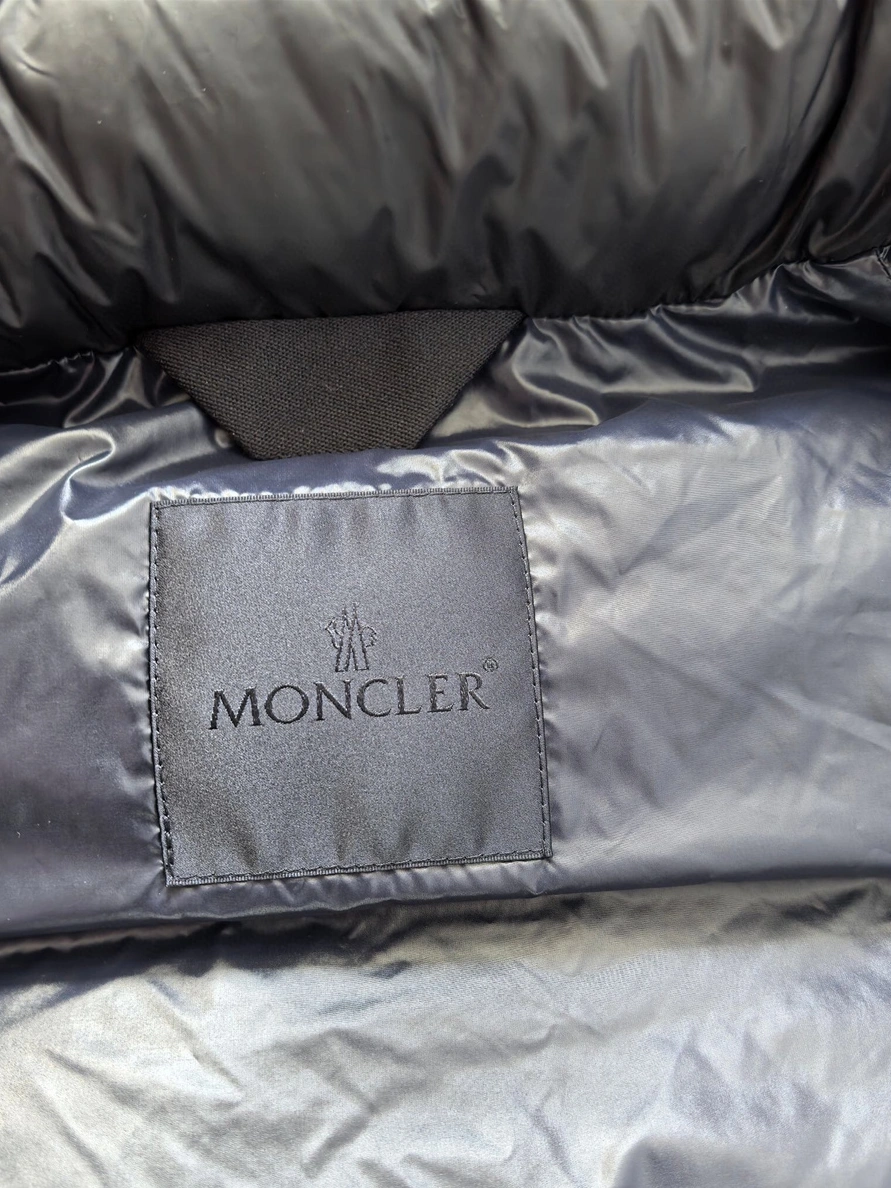 Classic 4541 Moncler Down Feather Coat Long Sleeved For Unisex