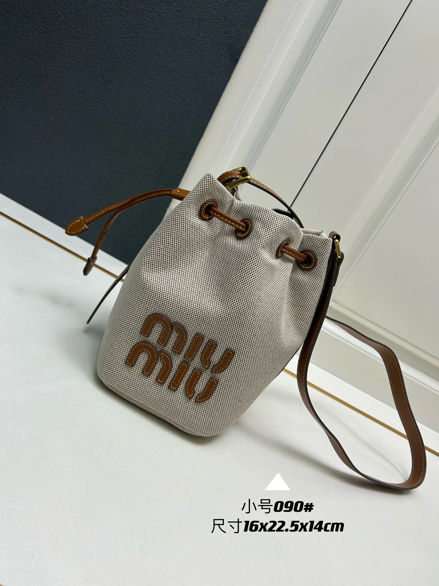 Classic 469 MIU MIU AAA Quality Messenger Bags For Women
