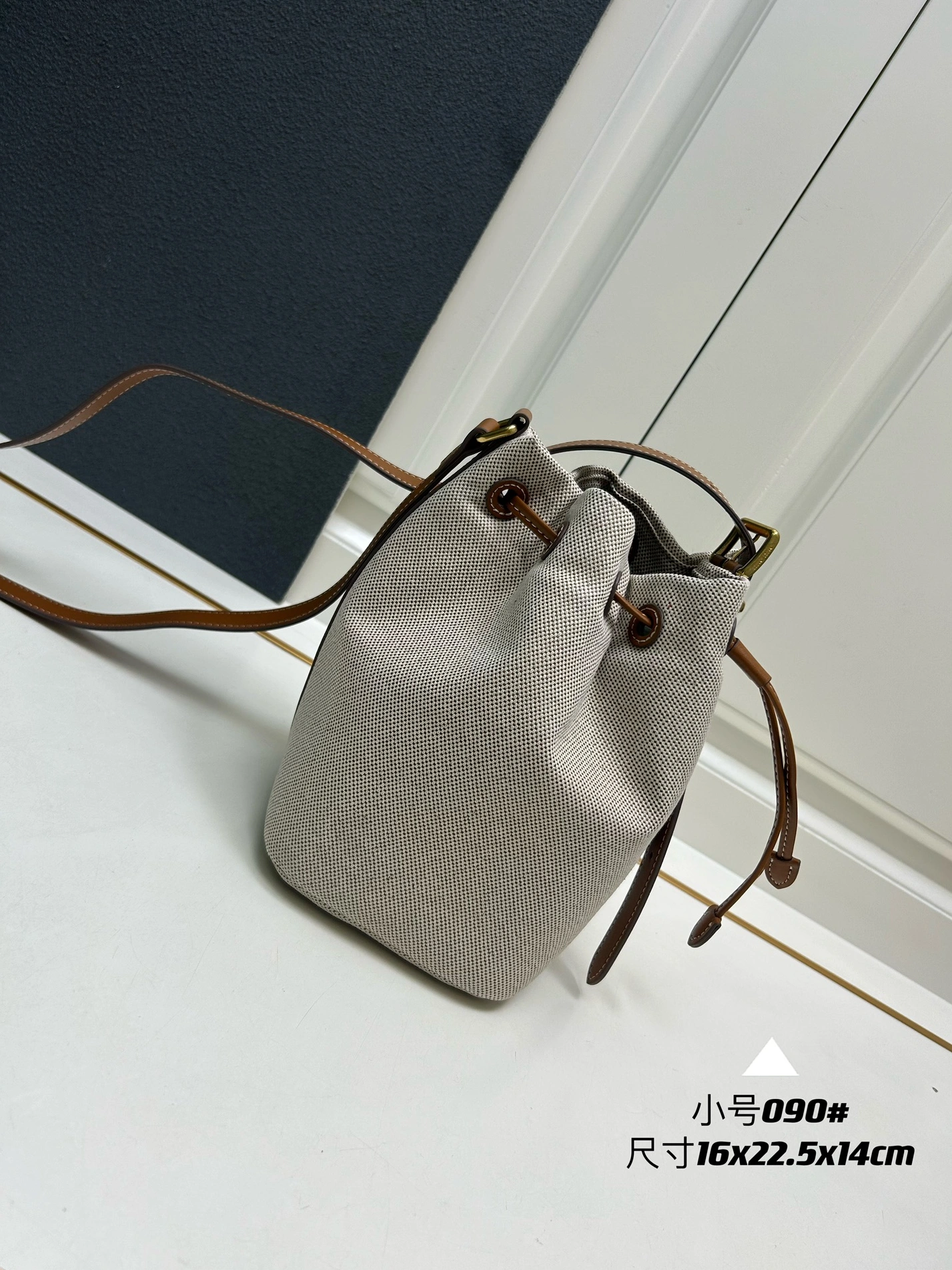 Classic 469 MIU MIU AAA Quality Messenger Bags For Women