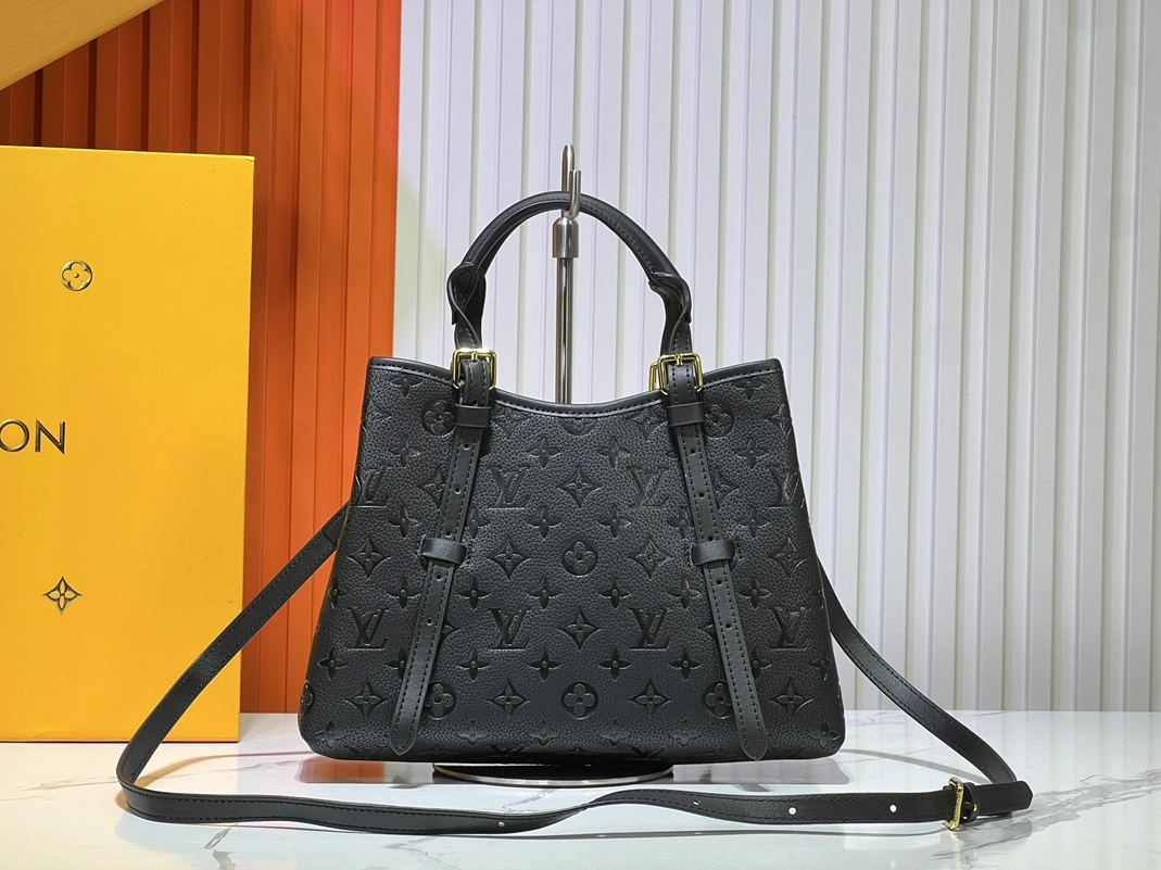 Classic 4774 Louis Vuitton AAA Quality Handbags For Women