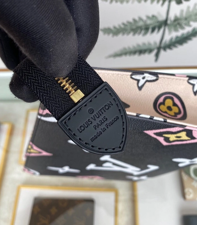 Classic 4921 Louis Vuitton AAA Quality Wallets