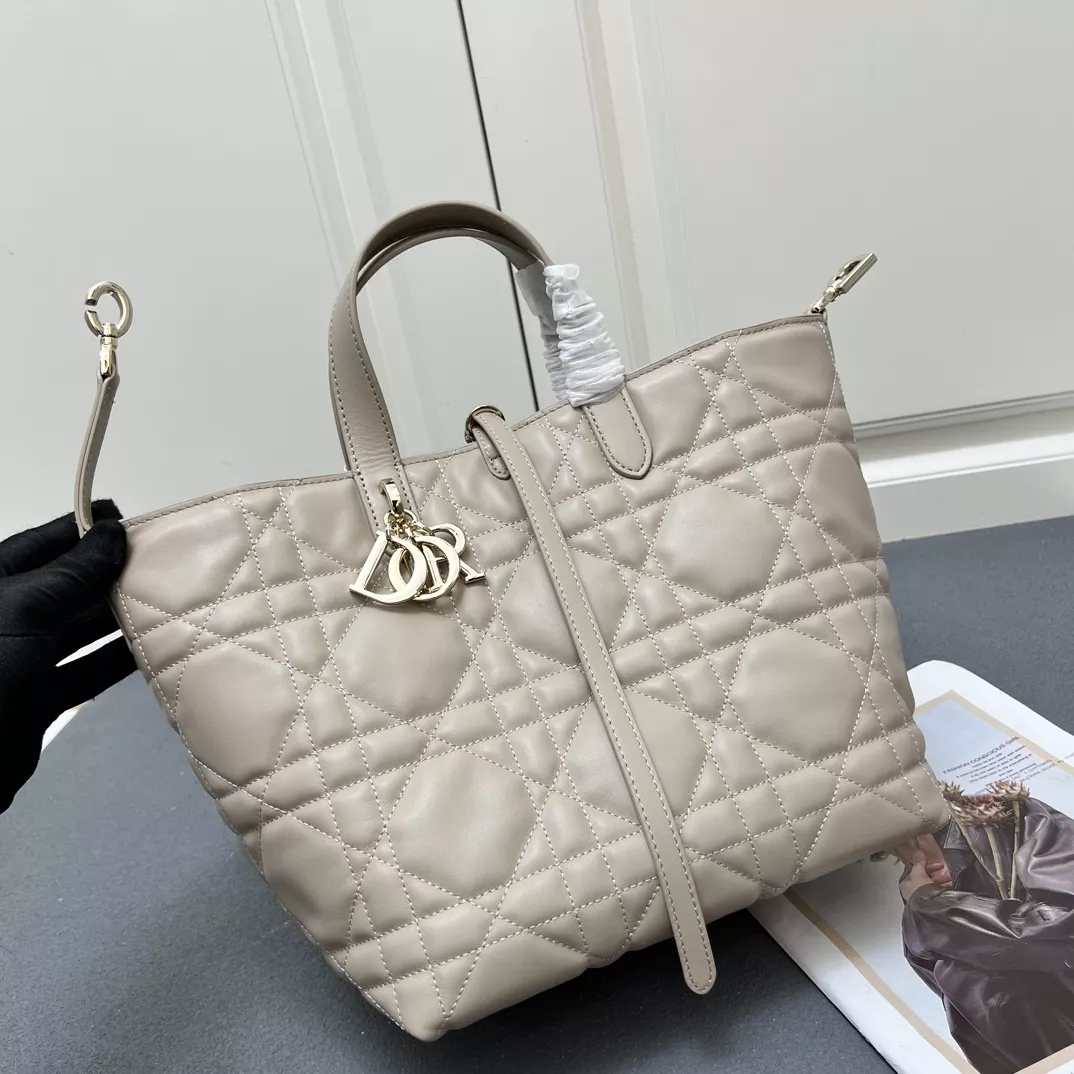Classic 4977 Christian Dior AAA Quality Handbags For Women