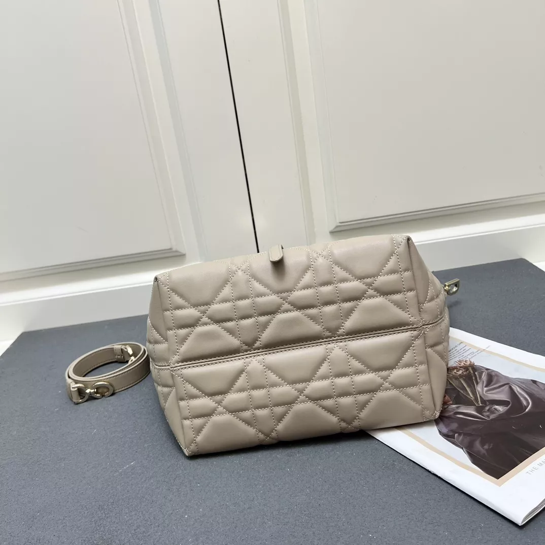 Classic 4977 Christian Dior AAA Quality Handbags For Women