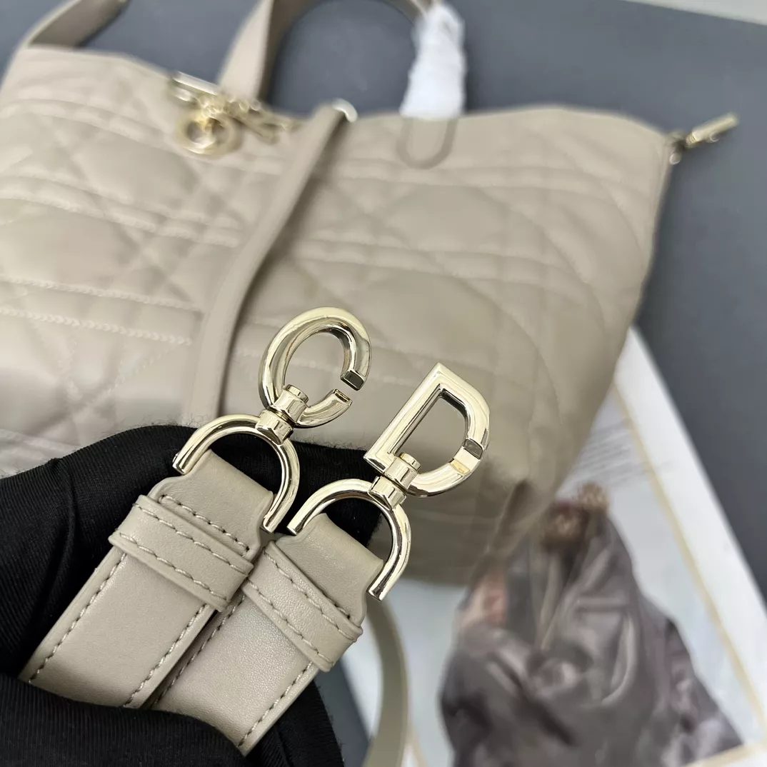 Classic 4977 Christian Dior AAA Quality Handbags For Women