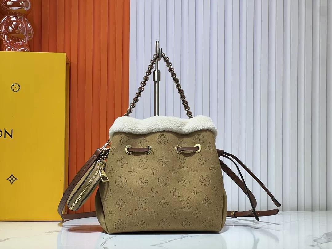 Classic 5214 Louis Vuitton AAA Quality Messenger Bags For Women