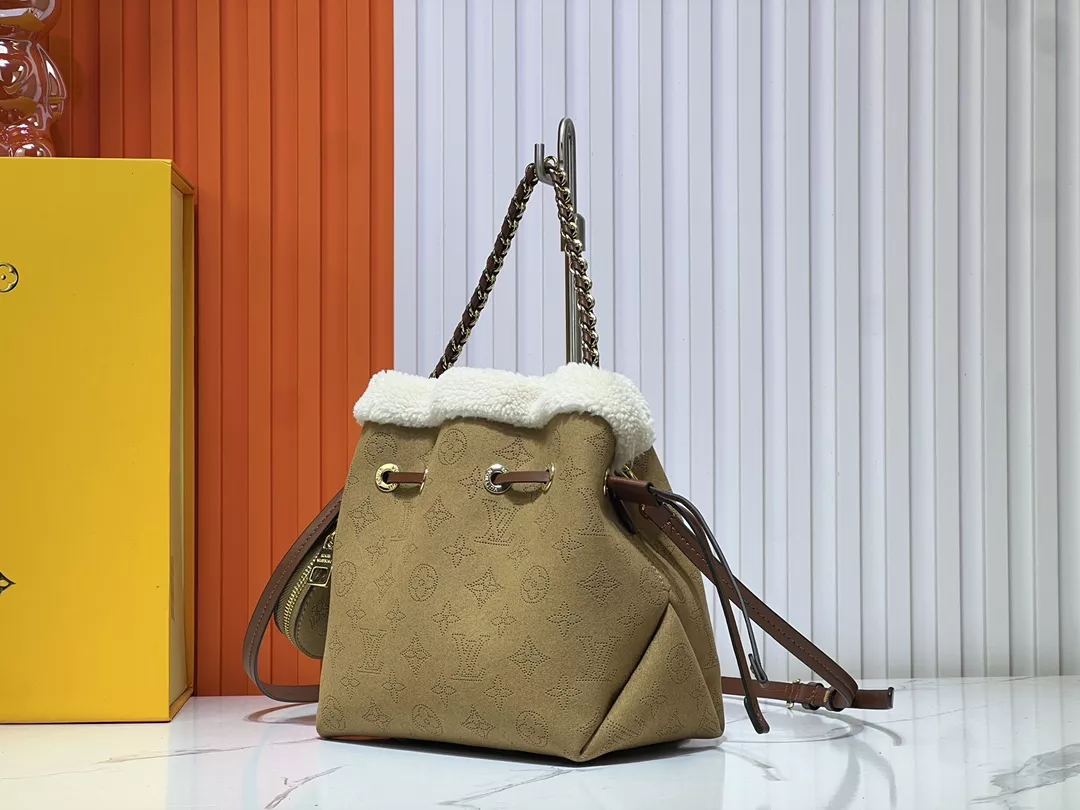 Classic 5214 Louis Vuitton AAA Quality Messenger Bags For Women