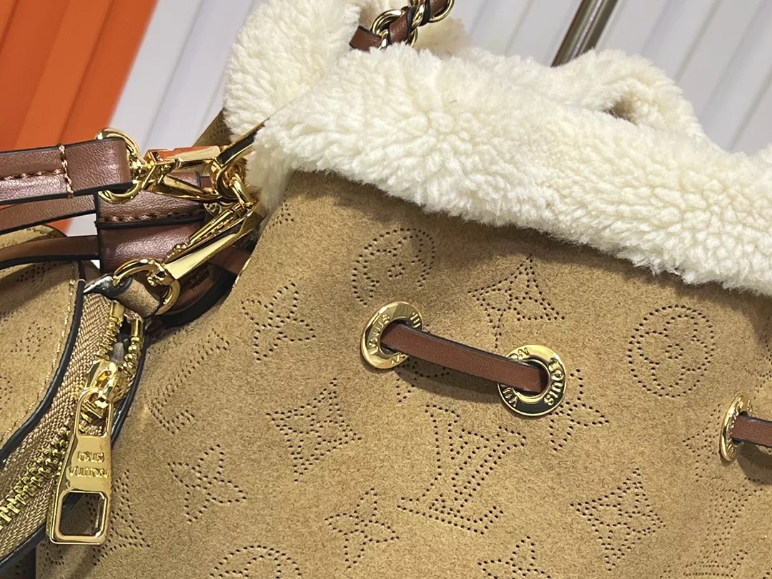 Classic 5214 Louis Vuitton AAA Quality Messenger Bags For Women