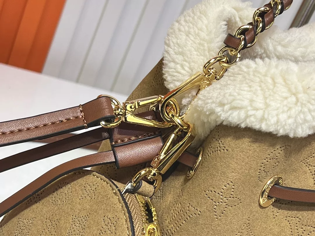 Classic 5214 Louis Vuitton AAA Quality Messenger Bags For Women