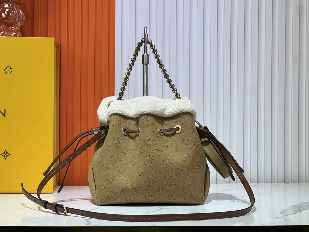 Classic 5214 Louis Vuitton AAA Quality Messenger Bags For Women