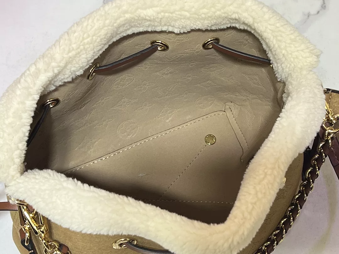 Classic 5214 Louis Vuitton AAA Quality Messenger Bags For Women