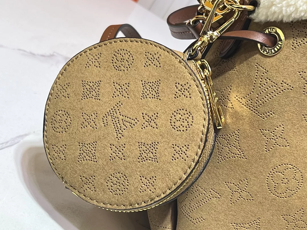 Classic 5214 Louis Vuitton AAA Quality Messenger Bags For Women