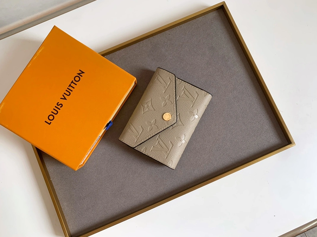 Classic 556 Louis Vuitton LV Wallets For Women