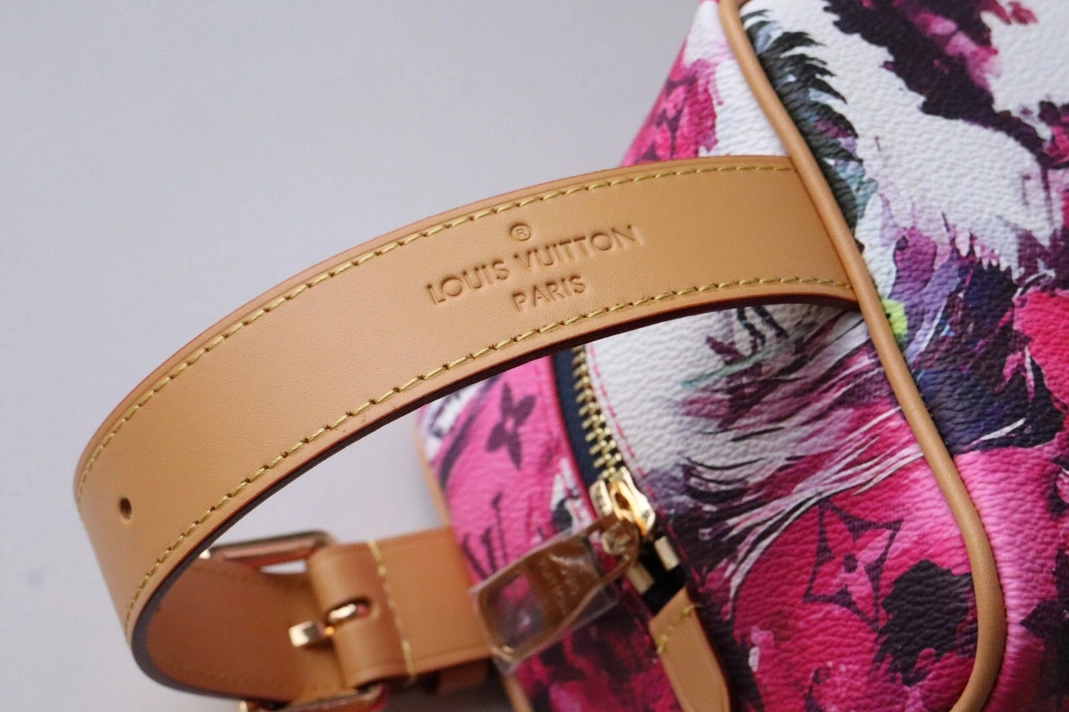 Classic 5656 Louis Vuitton AAA Quality Handbags For Women