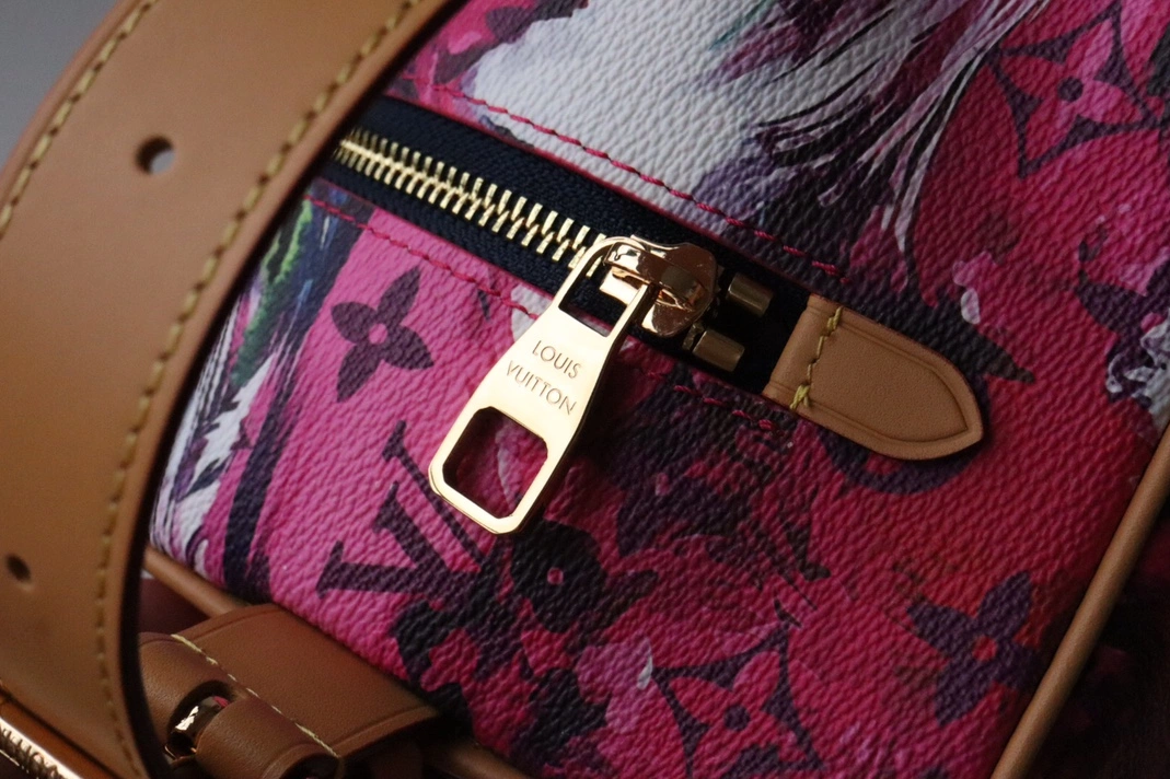 Classic 5656 Louis Vuitton AAA Quality Handbags For Women