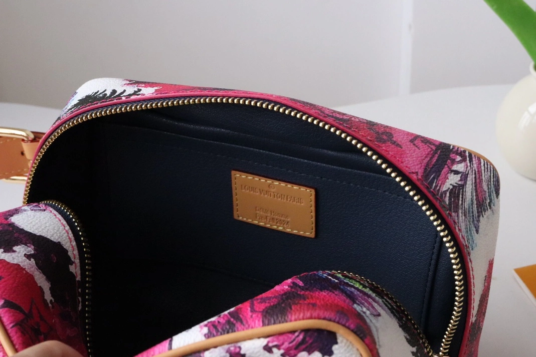Classic 5656 Louis Vuitton AAA Quality Handbags For Women