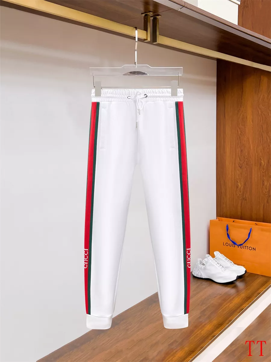 Classic 5700 Gucci Tracksuits Long Sleeved For Men