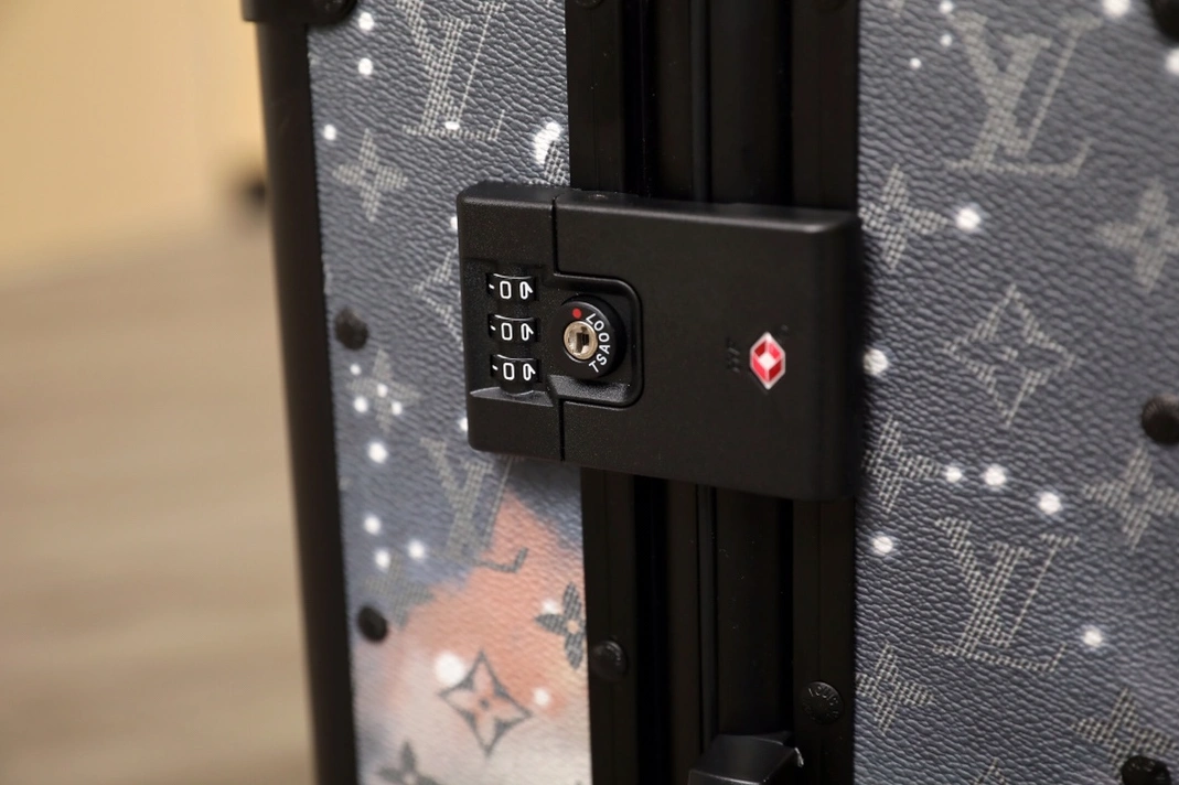 Classic 6013 Louis Vuitton Luggage For Unisex