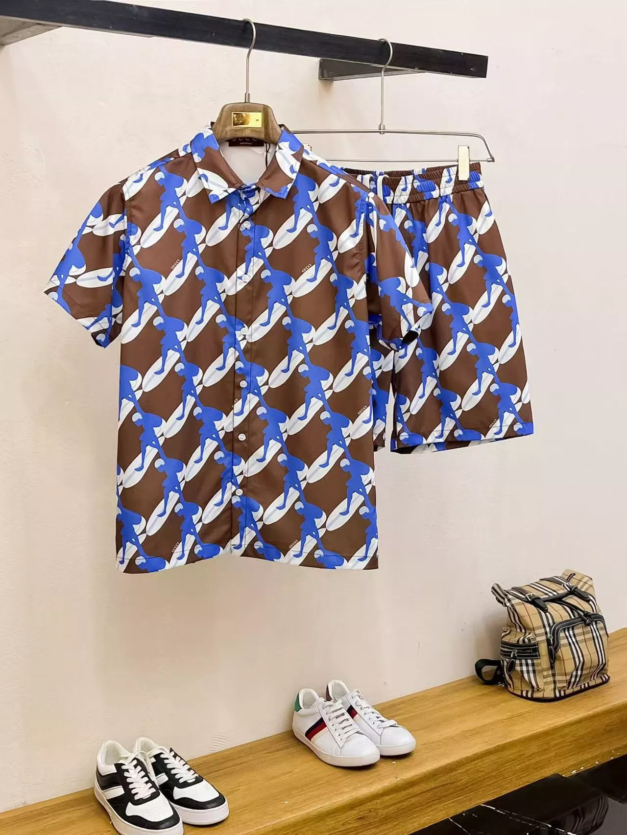 Classic 6037 Gucci Tracksuits Short Sleeved For Men