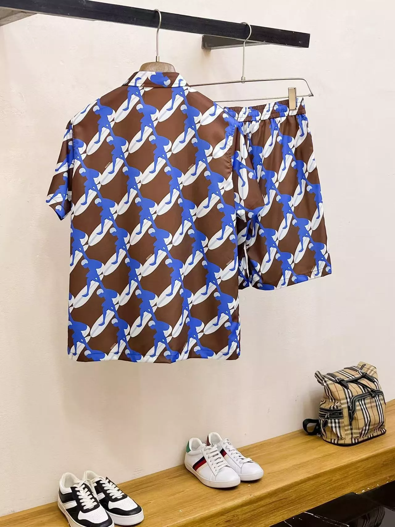 Classic 6037 Gucci Tracksuits Short Sleeved For Men