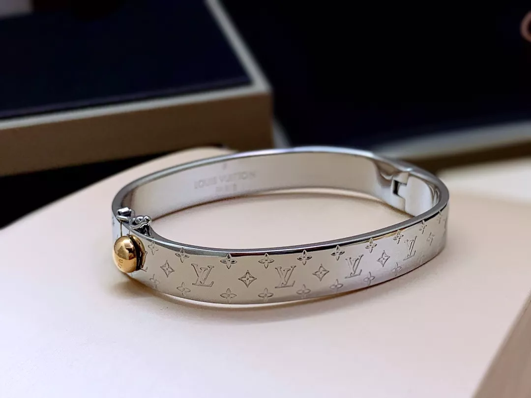 Classic 6109 Louis Vuitton LV Bracelets