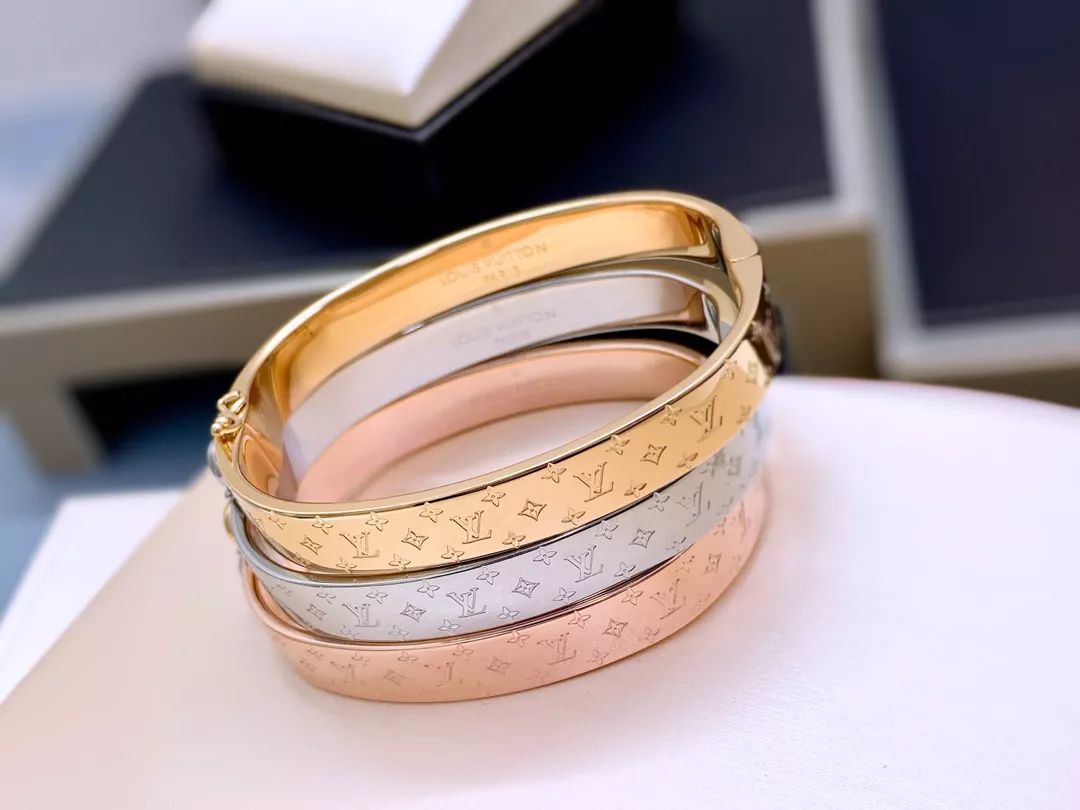 Classic 6109 Louis Vuitton LV Bracelets
