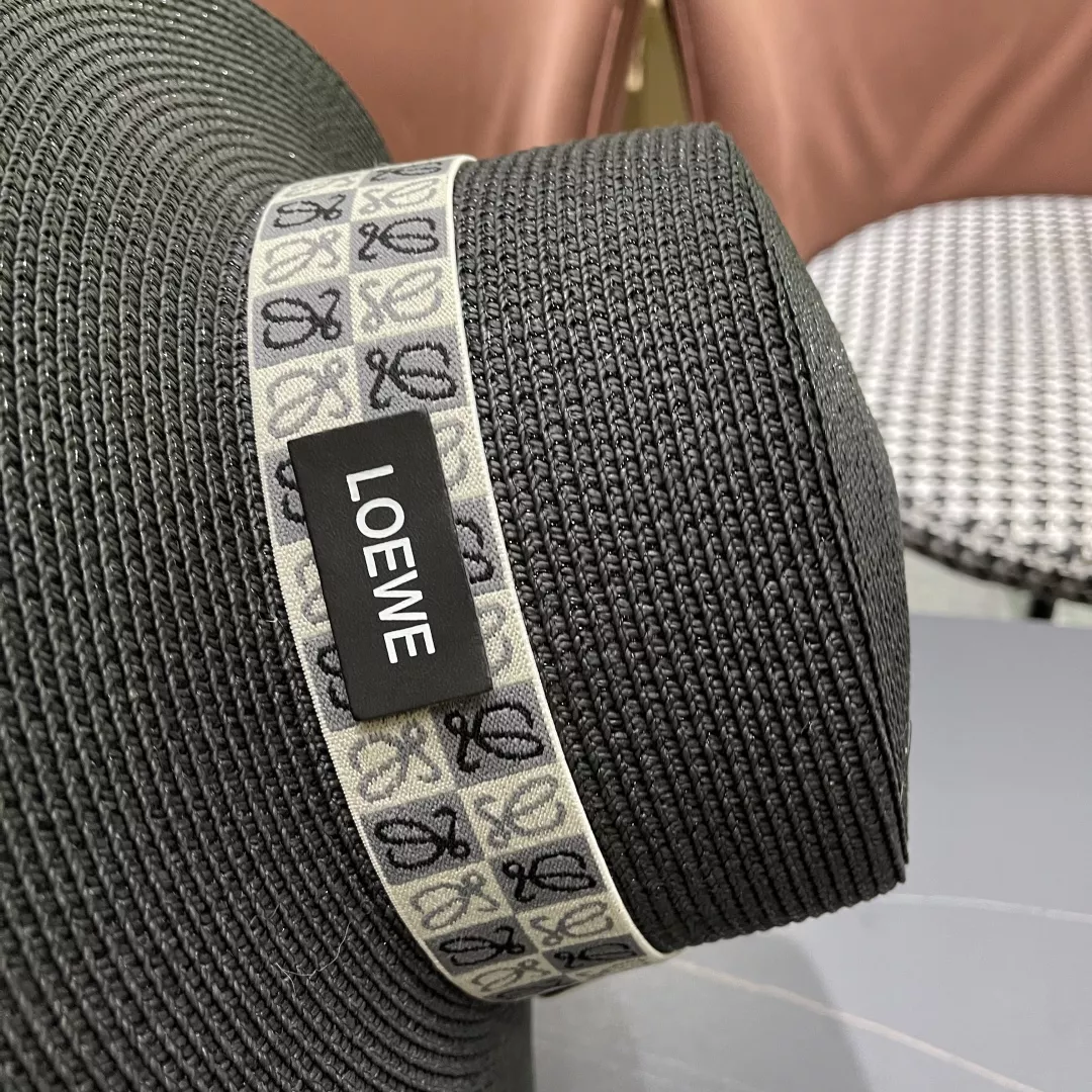 Classic 6163 LOEWE Caps