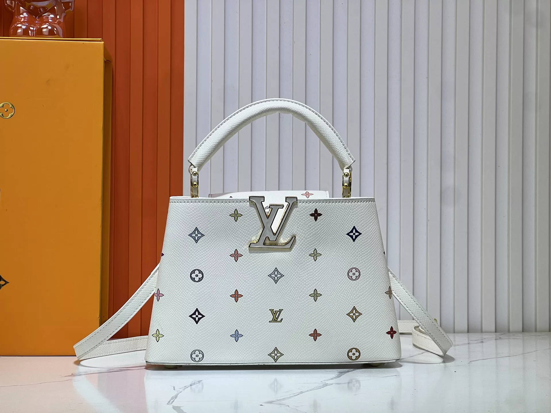 Classic 6508 Louis Vuitton AAA Quality Messenger Bags For Women