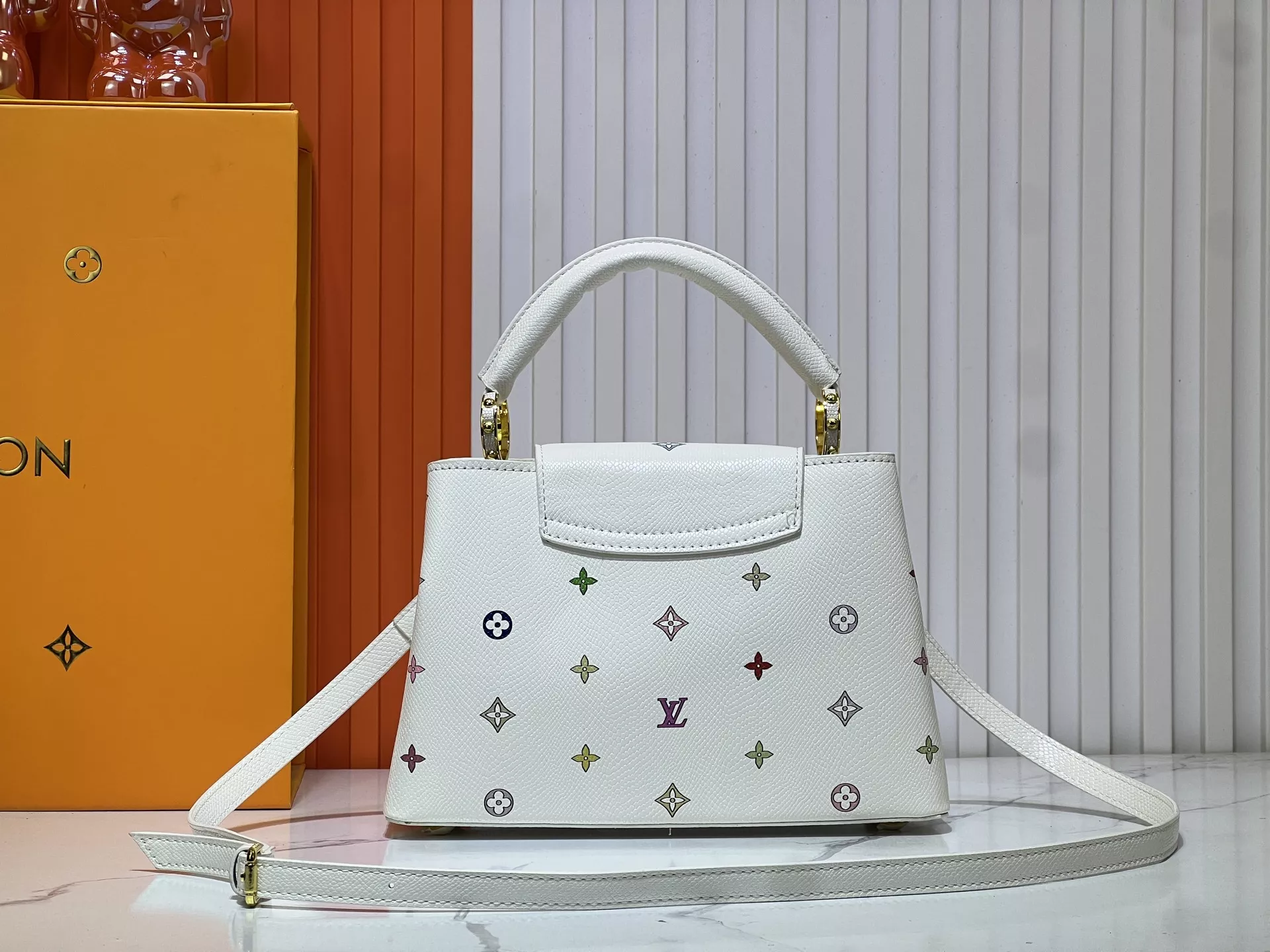Classic 6508 Louis Vuitton AAA Quality Messenger Bags For Women