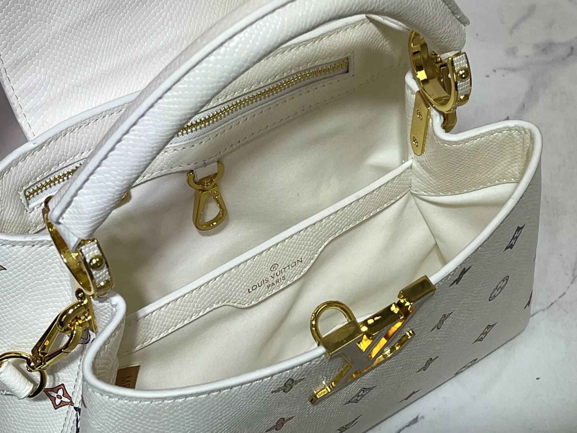 Classic 6508 Louis Vuitton AAA Quality Messenger Bags For Women