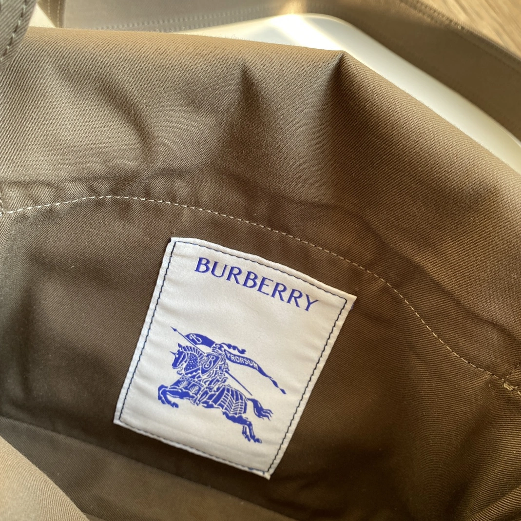 Classic 6650 Burberry AAA Man Messenger Bags