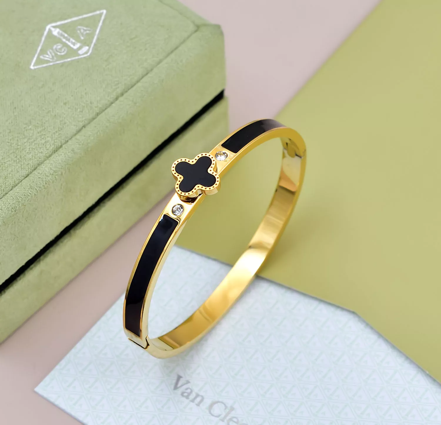 Classic 6865 Van Cleef & Arpels Bracelets For Women