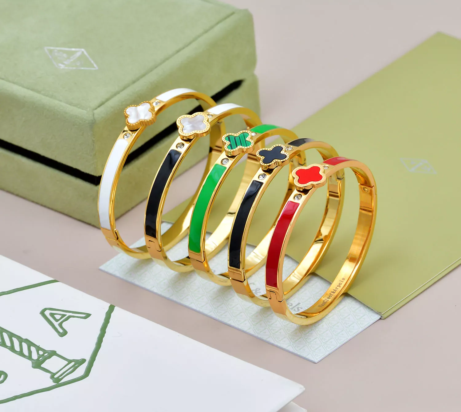 Classic 6865 Van Cleef & Arpels Bracelets For Women