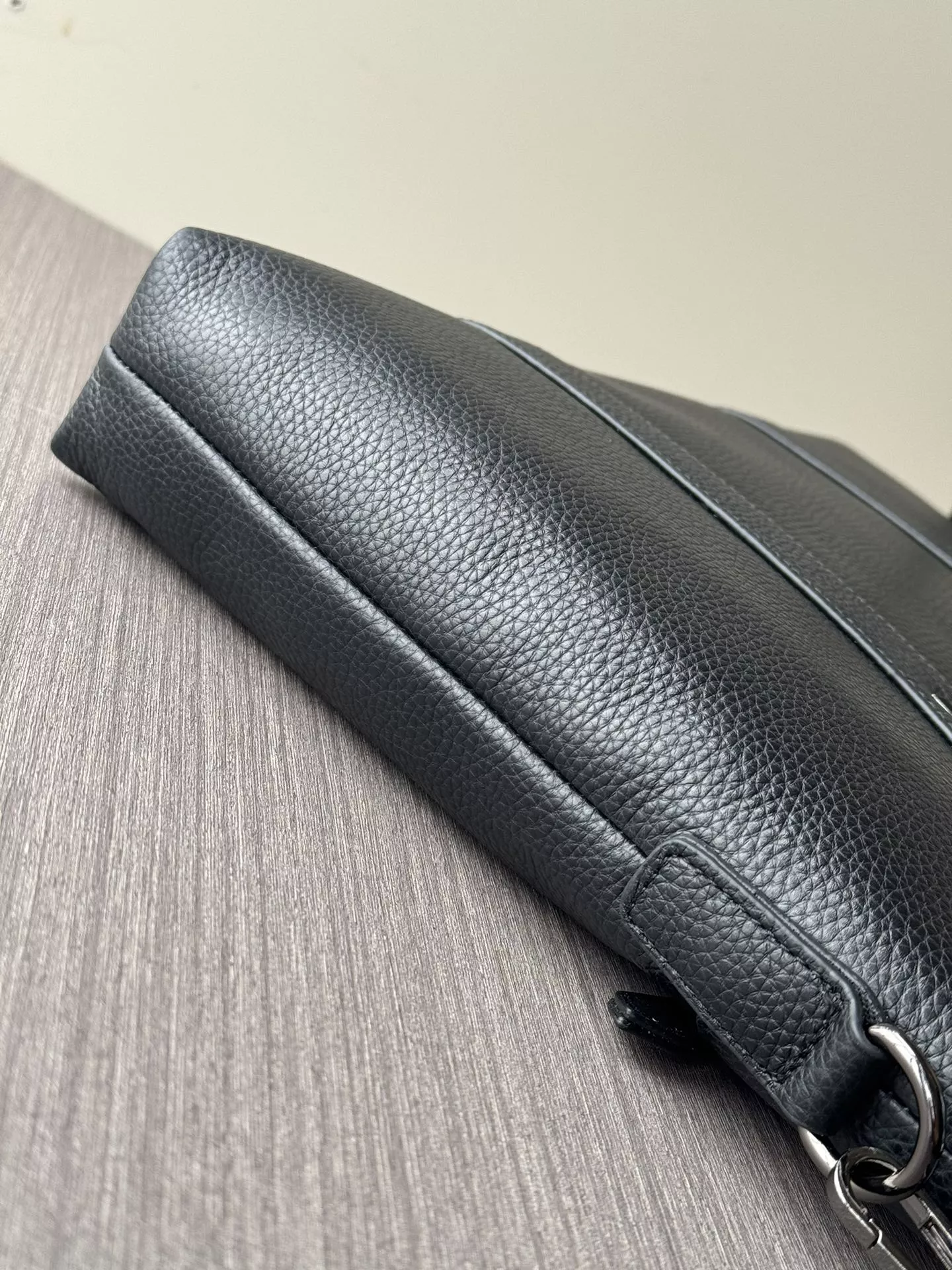 Classic 6970 Prada AAA Man Handbags