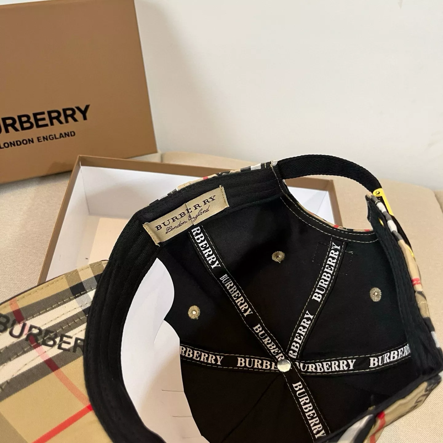 Classic 7076 Burberry Caps