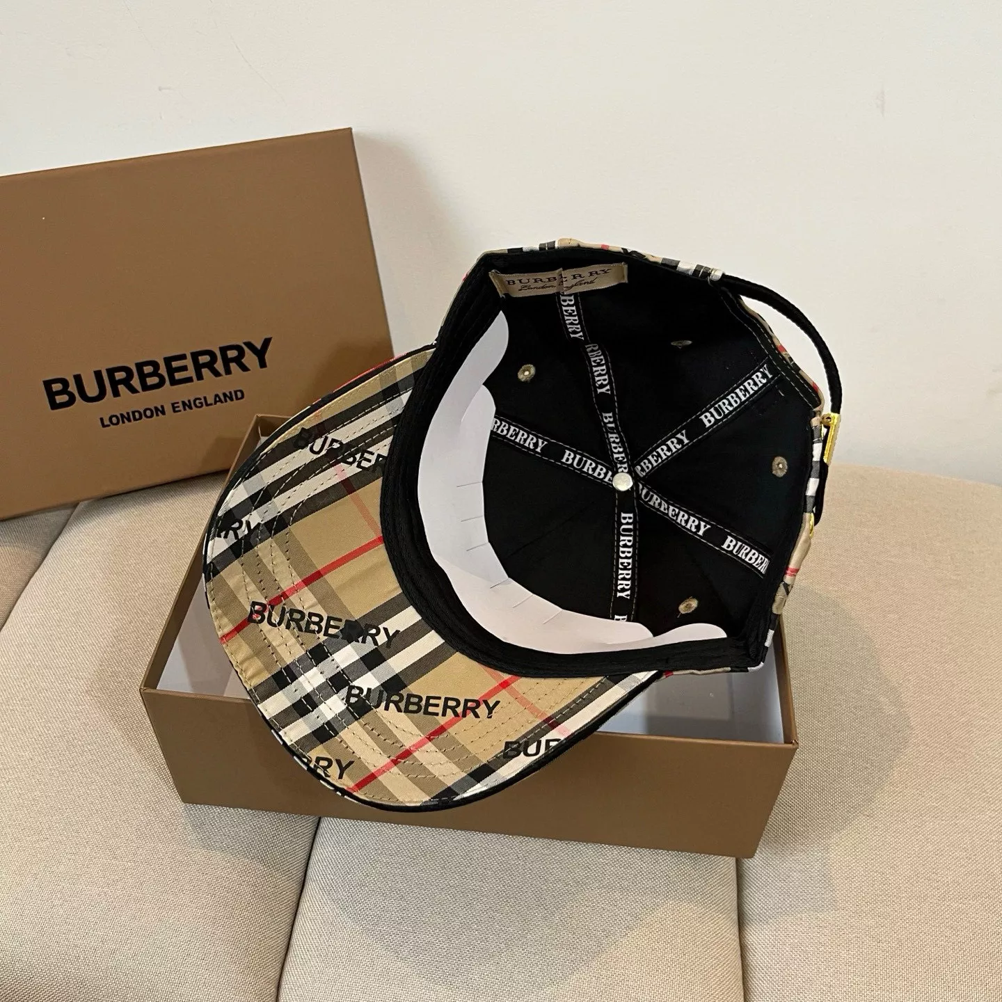 Classic 7076 Burberry Caps