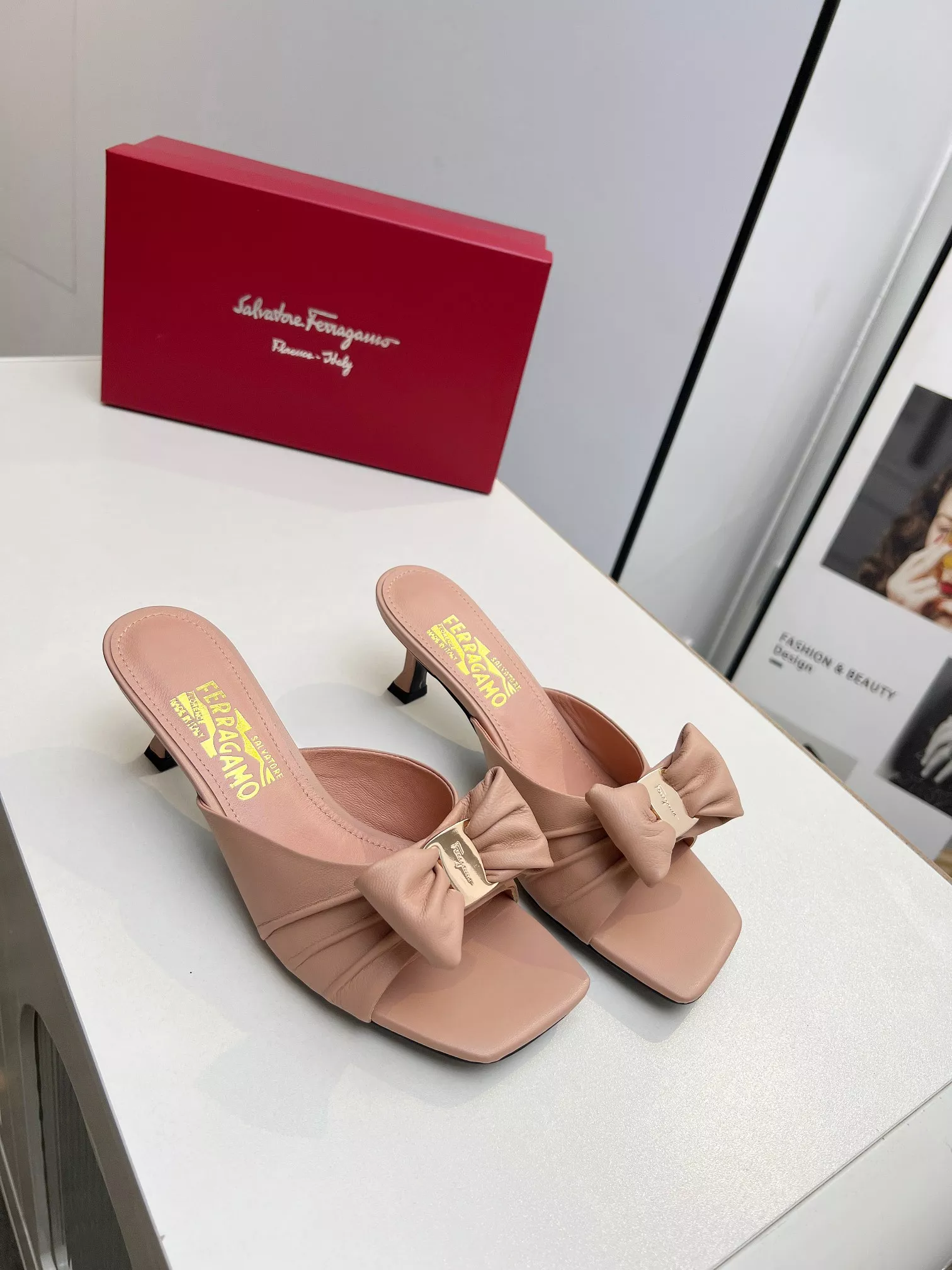 Classic 7107 Salvatore Ferragamo Slippers For Women