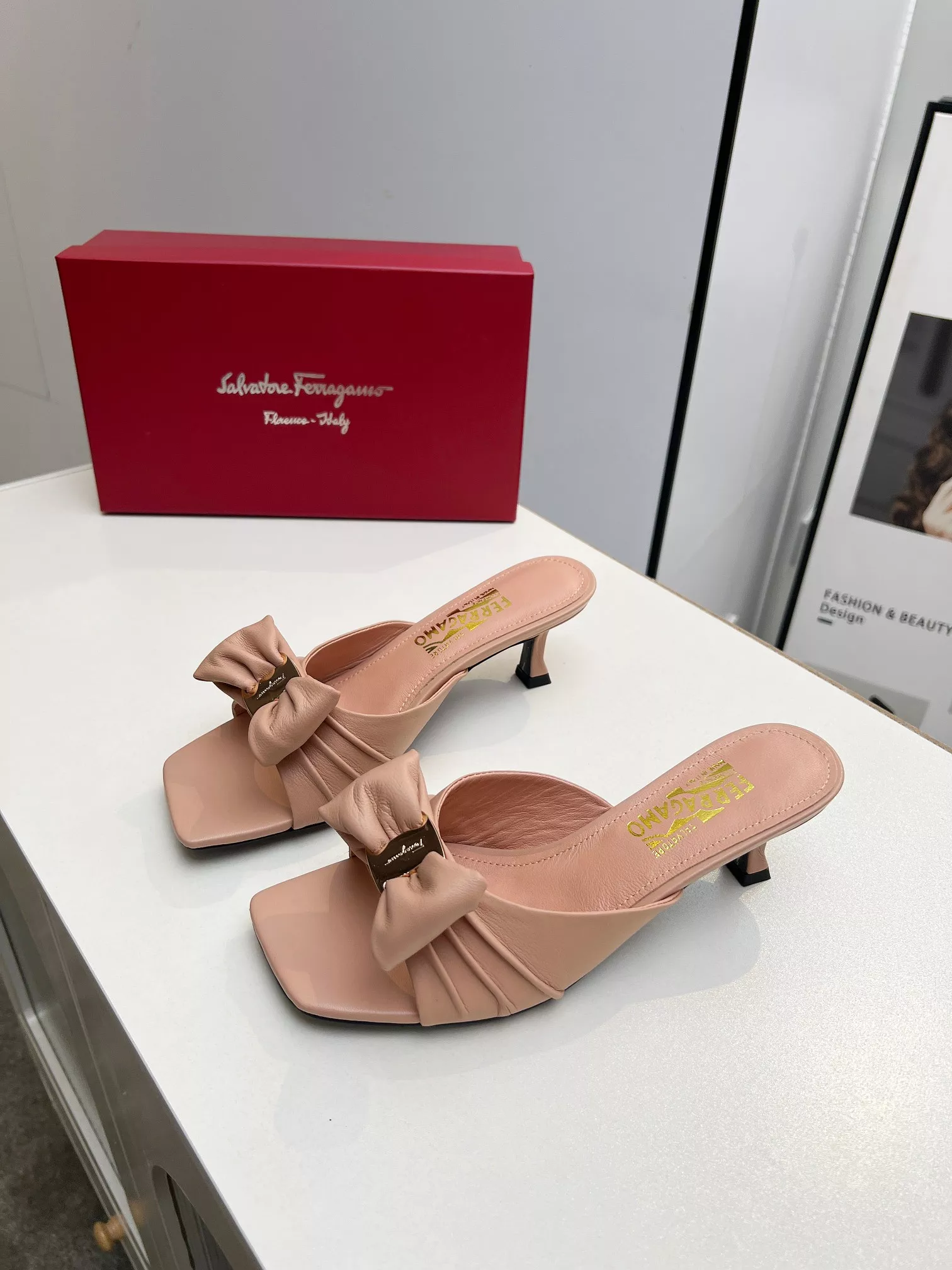 Classic 7107 Salvatore Ferragamo Slippers For Women