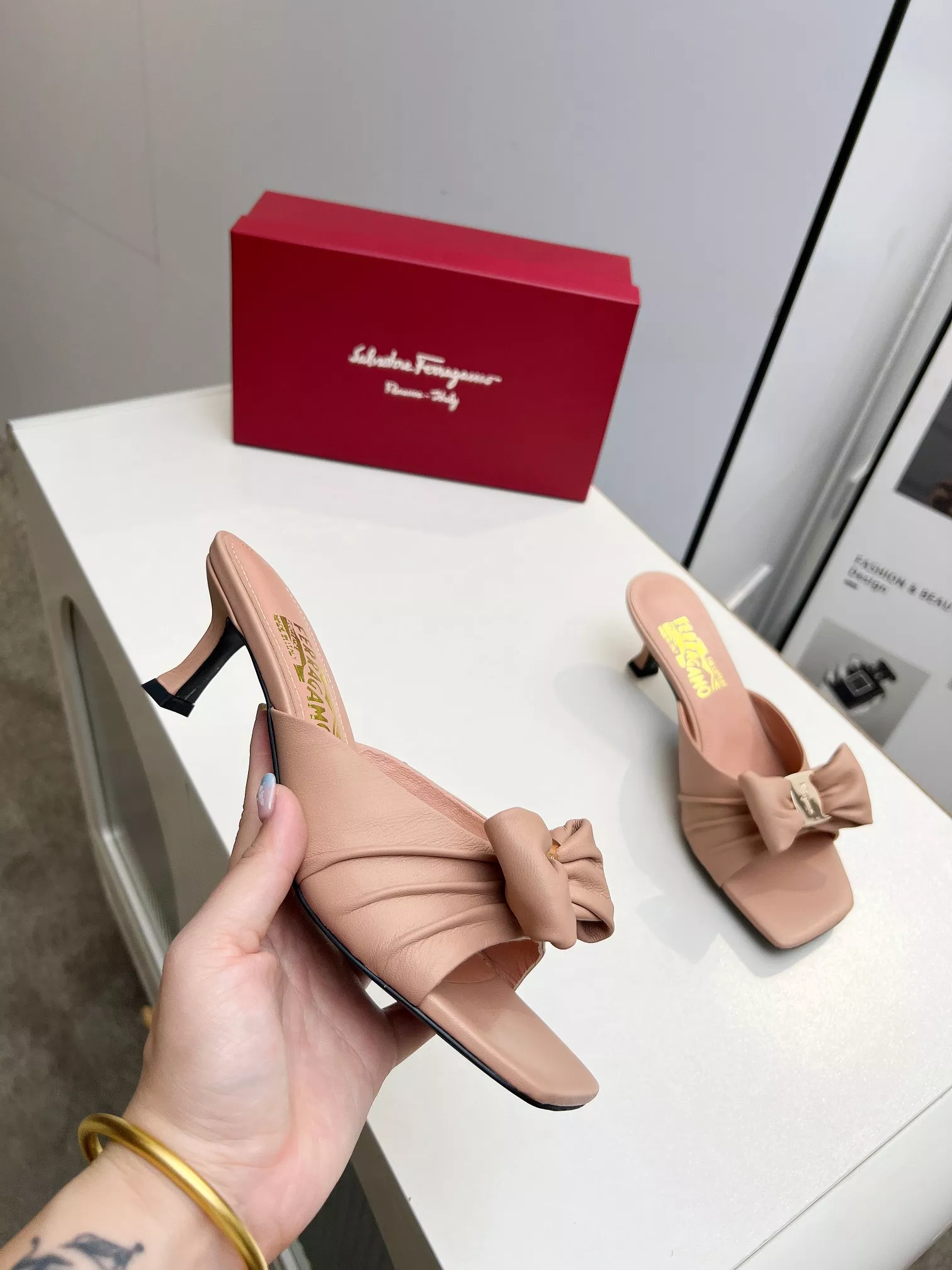 Classic 7107 Salvatore Ferragamo Slippers For Women