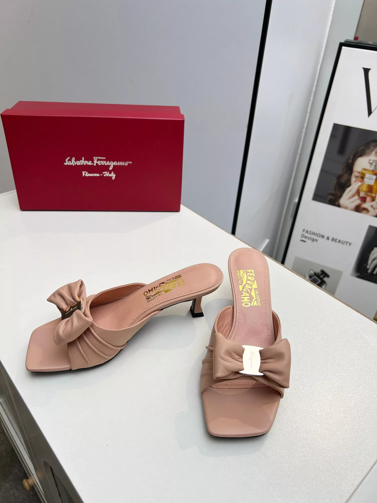 Classic 7107 Salvatore Ferragamo Slippers For Women