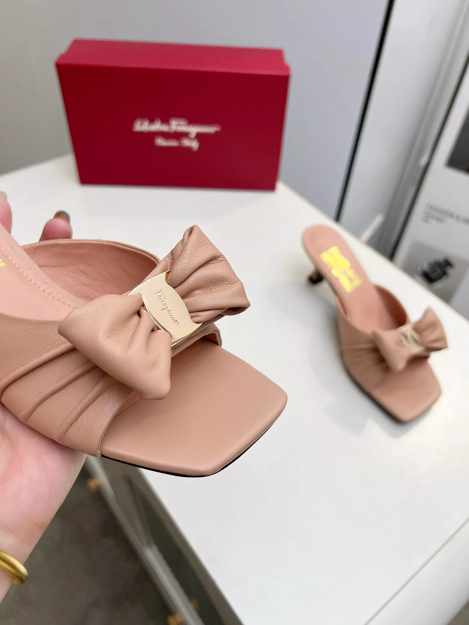 Classic 7107 Salvatore Ferragamo Slippers For Women