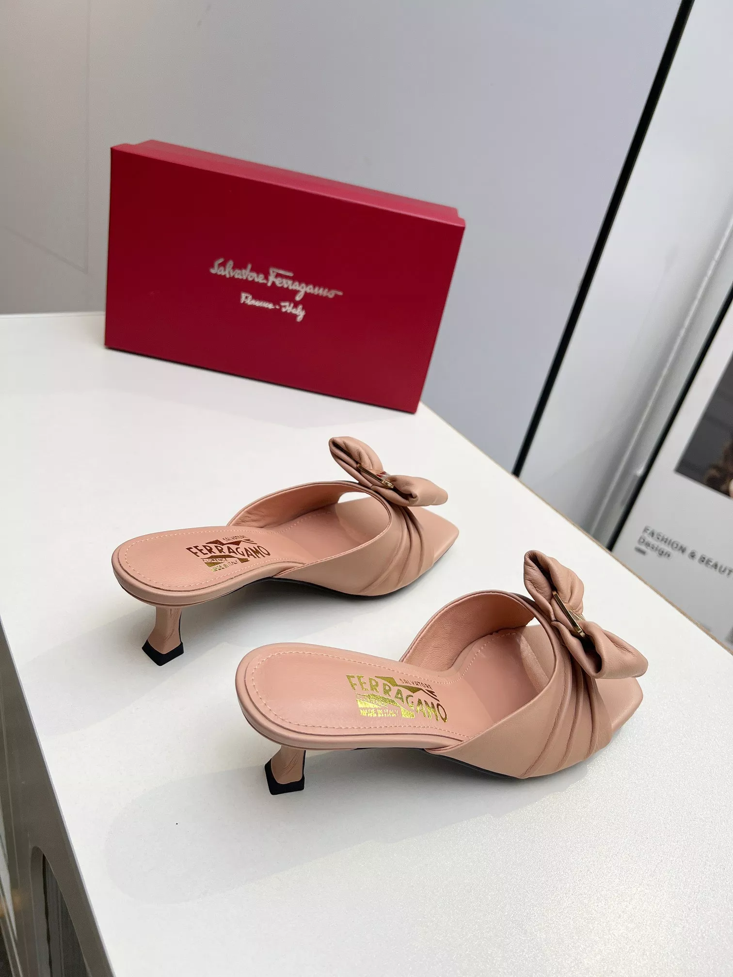 Classic 7107 Salvatore Ferragamo Slippers For Women