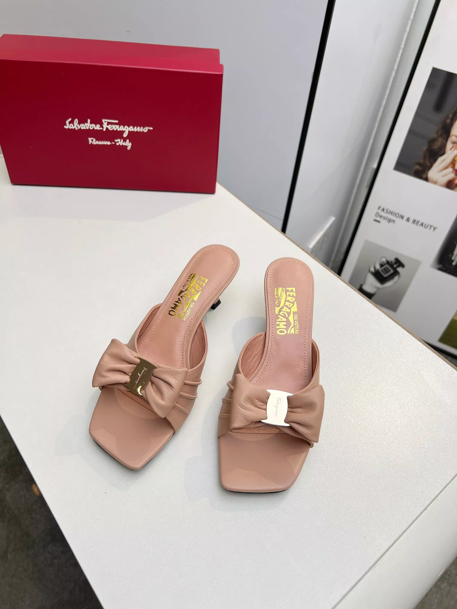 Classic 7107 Salvatore Ferragamo Slippers For Women