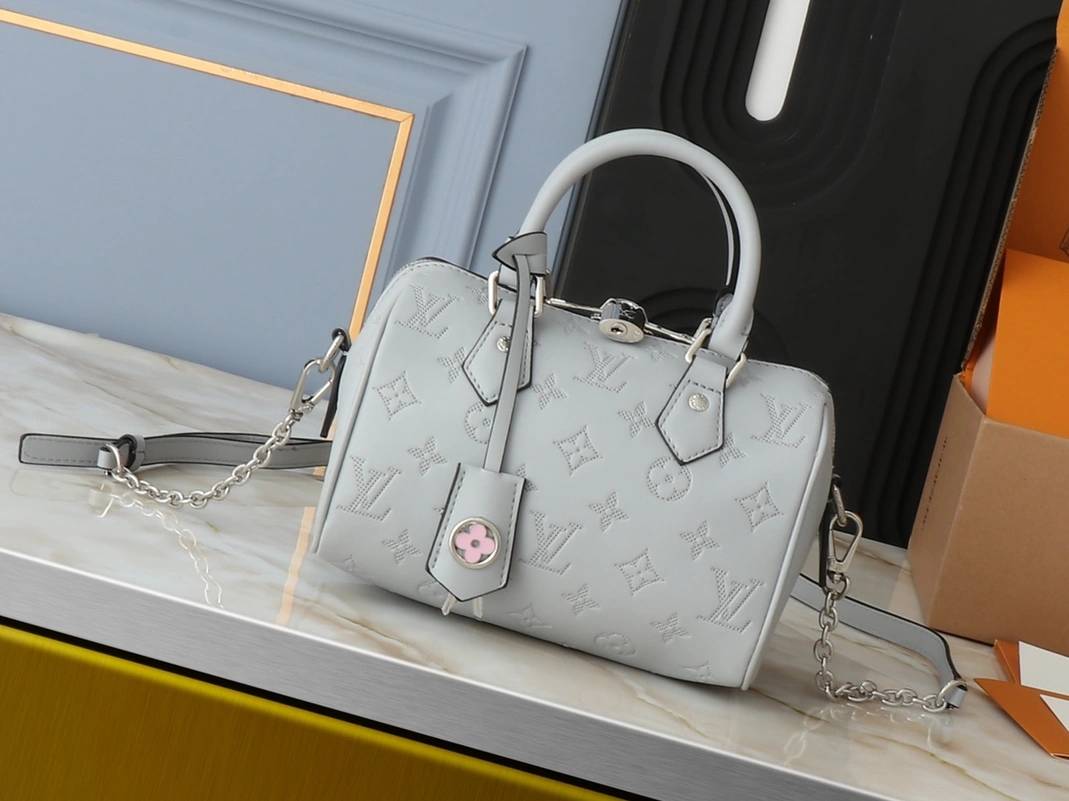 Classic 7239 Louis Vuitton AAA Quality Handbags For Women