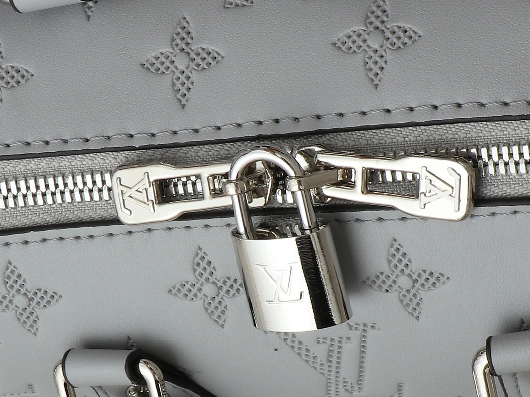 Classic 7239 Louis Vuitton AAA Quality Handbags For Women