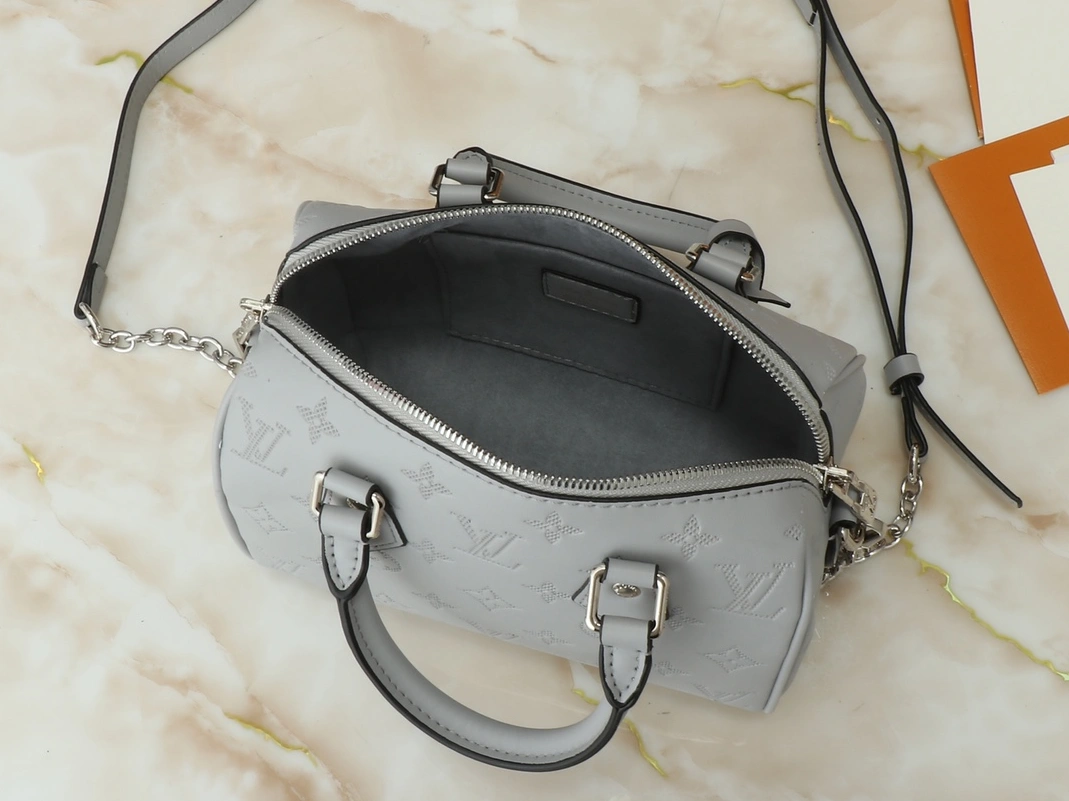 Classic 7239 Louis Vuitton AAA Quality Handbags For Women